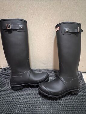 Hunter Black Tall Gloss-Free Rubber Rain Boots